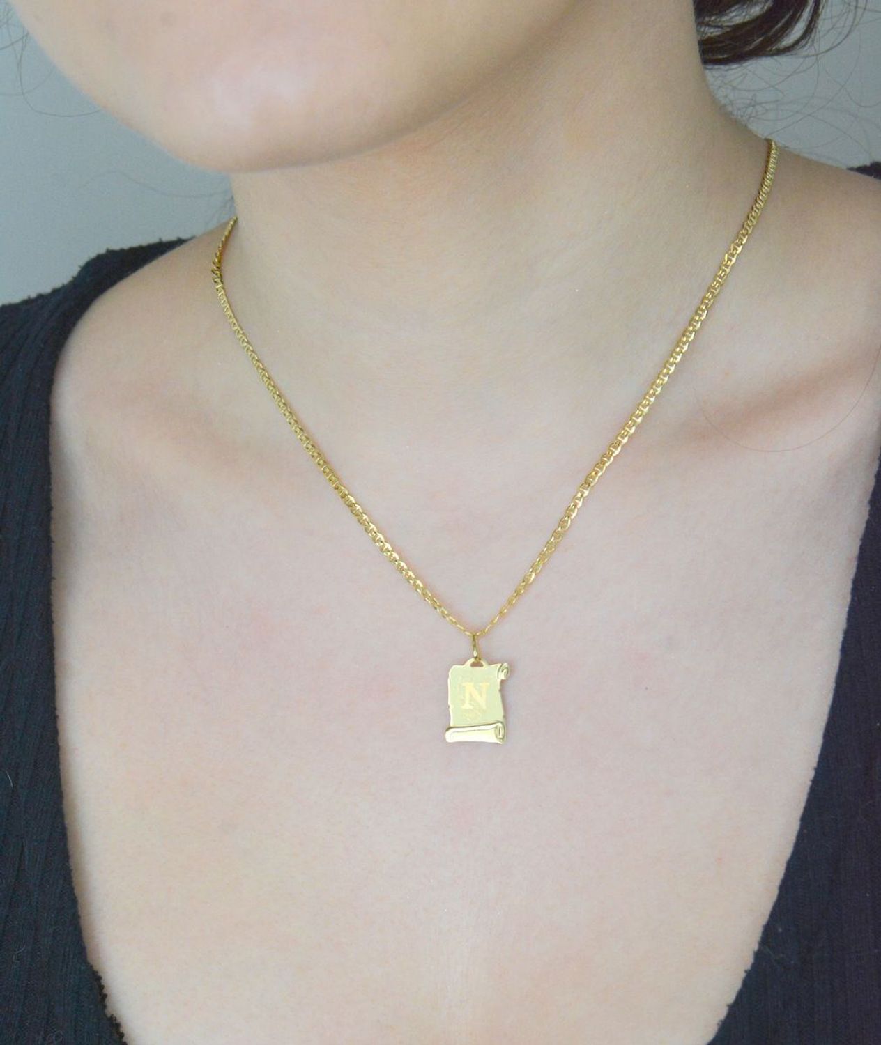 papirus-zlota-zawieszka-z-literka-n-Złota zawieszka damska literka N Literka N na papirusie ZA 2411N 585.jpg